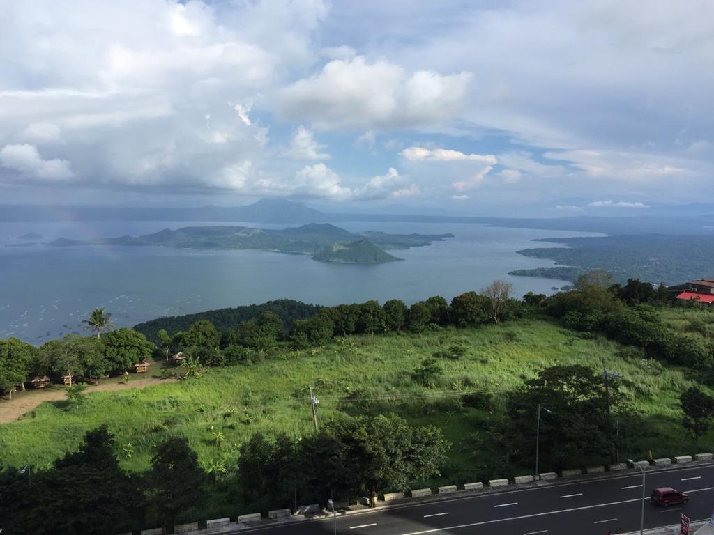 Smdc Wind Taal View Jane'S Apartment Tagaytay City Exterior photo